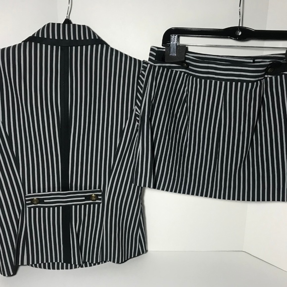 BCBG Max Azria short sleeve suit blazer+mini skirt - Picture 2 of 8